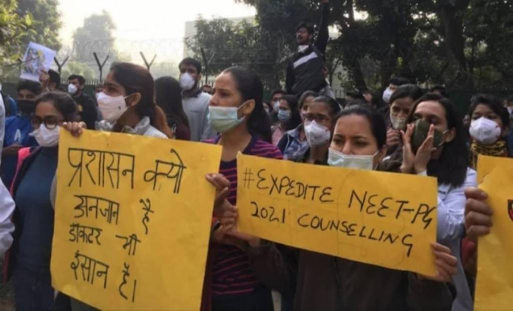 Visuals of doctors holding placards like 'Black day for medical fraternity', 'Counseling karao, doctors bulao' emerged on social media platforms.