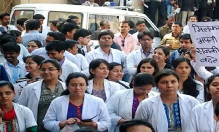 Over 7,000 resident doctors of Maharashtra go on strike amid COVID-19 fear